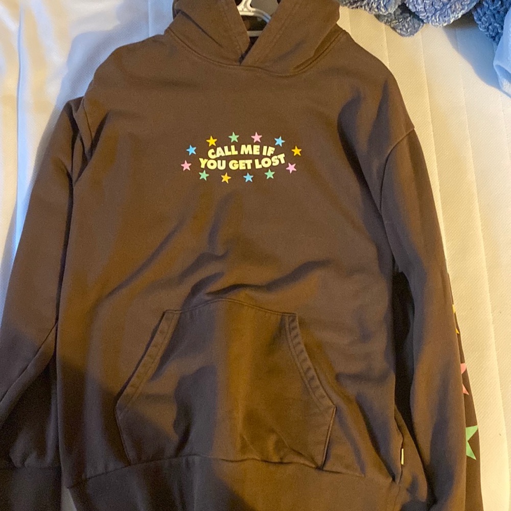 Selling because it doesn’t fit me anymore and not my style